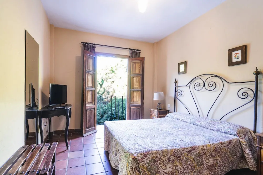 Standard Double room with balcony (full double bed)