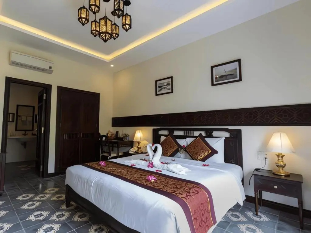 Standard Double room with pool view (full double bed)