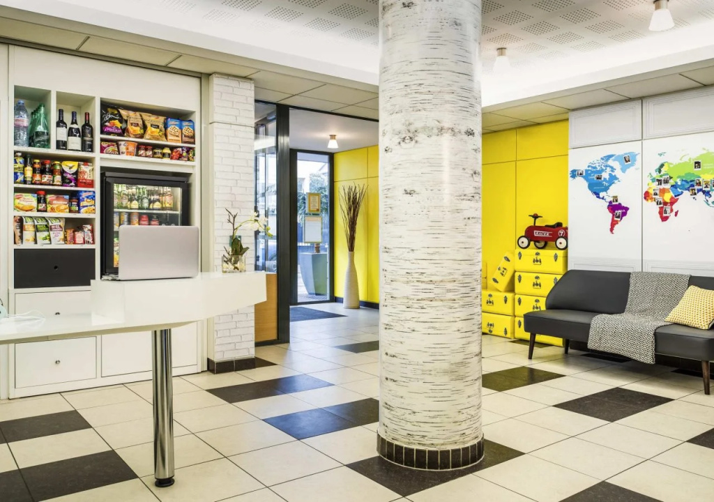 Lobby & Reception