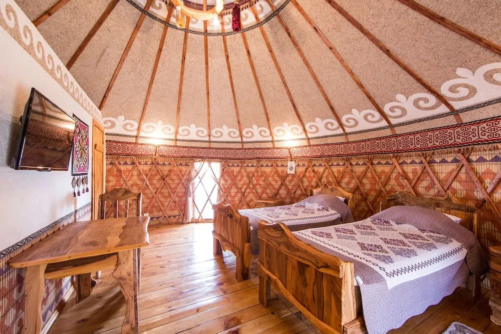 Курорт Altyn Bulak на берегу озера - фото 13