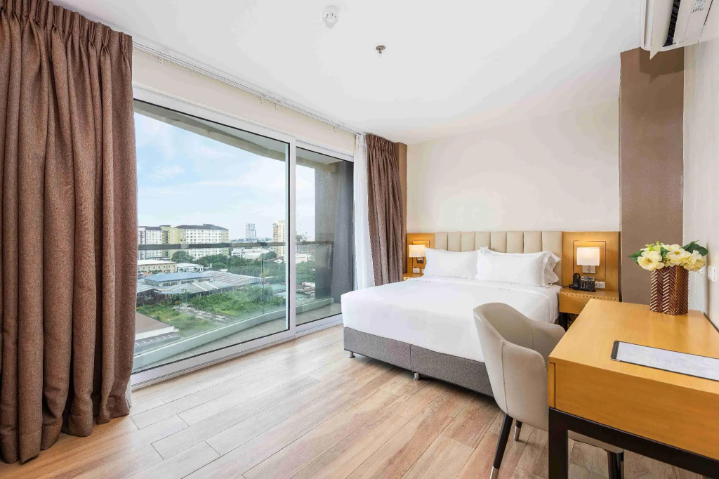 Deluxe Double room (full double bed)
