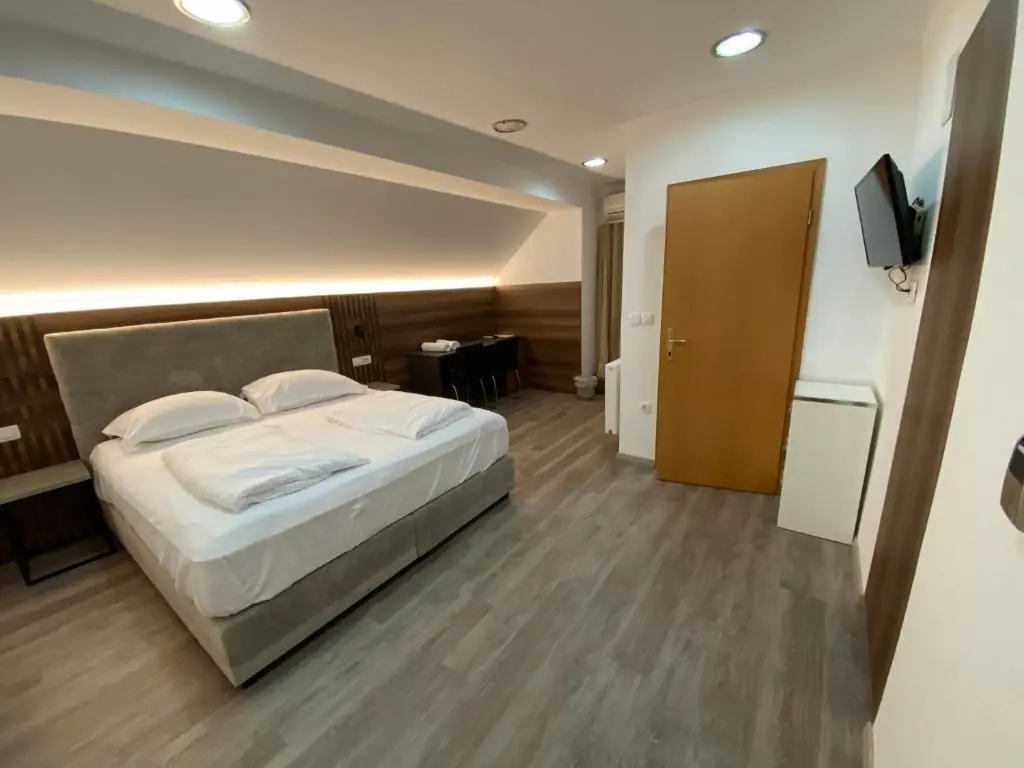 Economy room