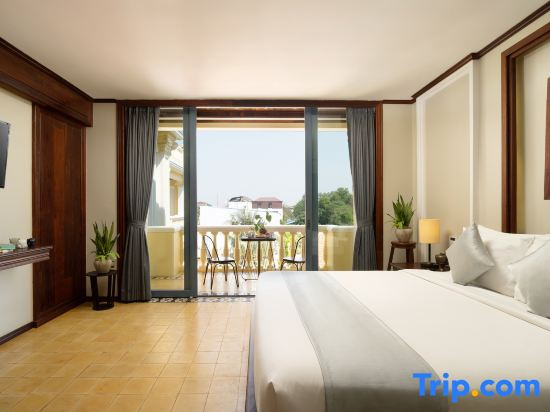 Deluxe Double room with balcony (full double bed)