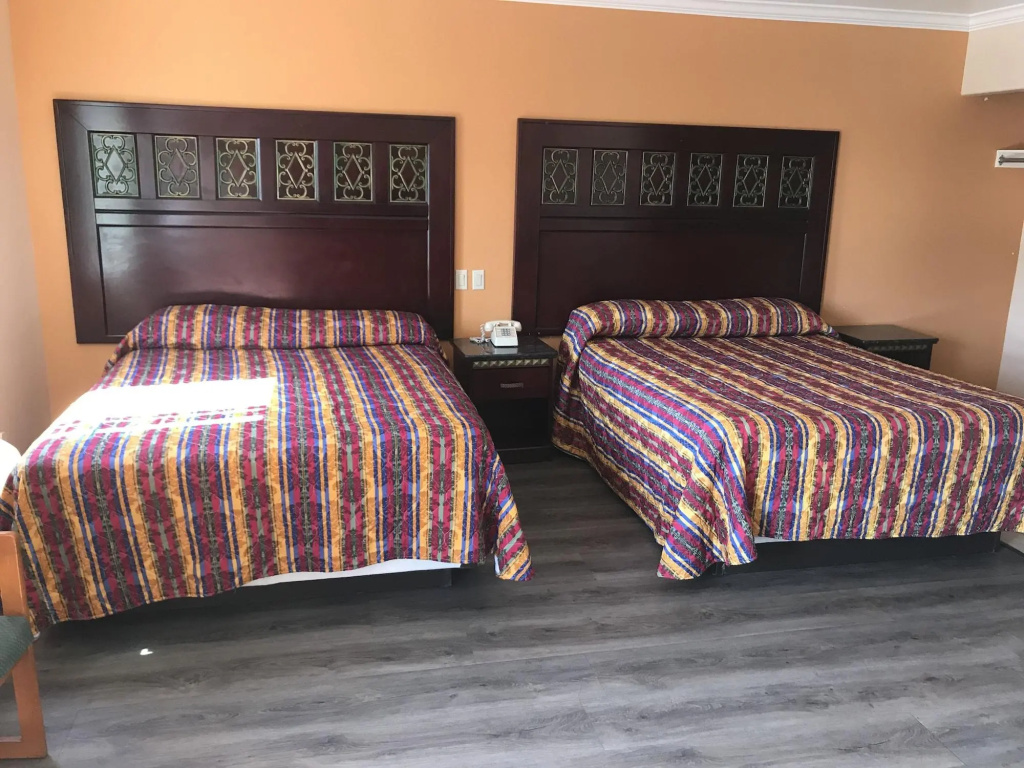Отель Hyland Motel в Ла-Хабре