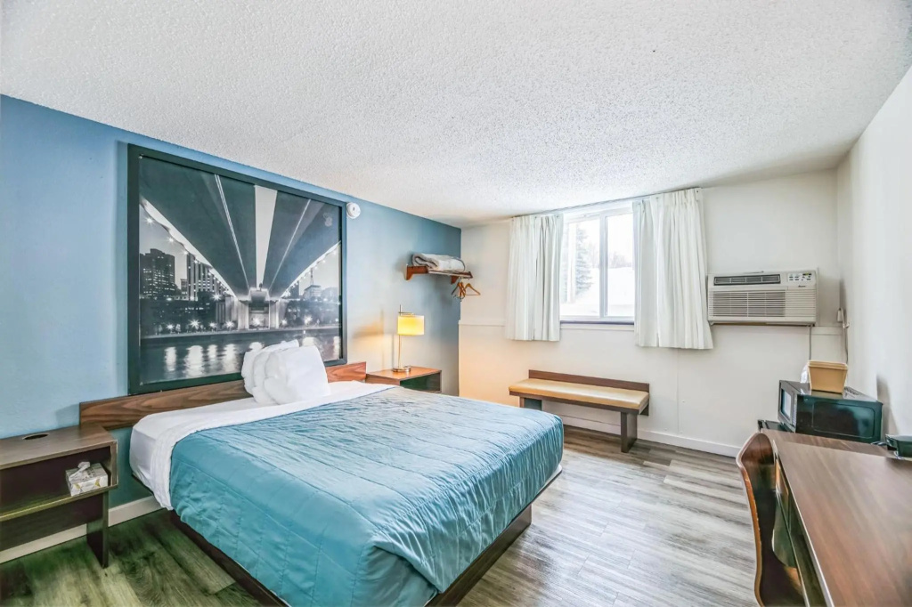 Super 8 By Wyndham Fergus Falls — 5