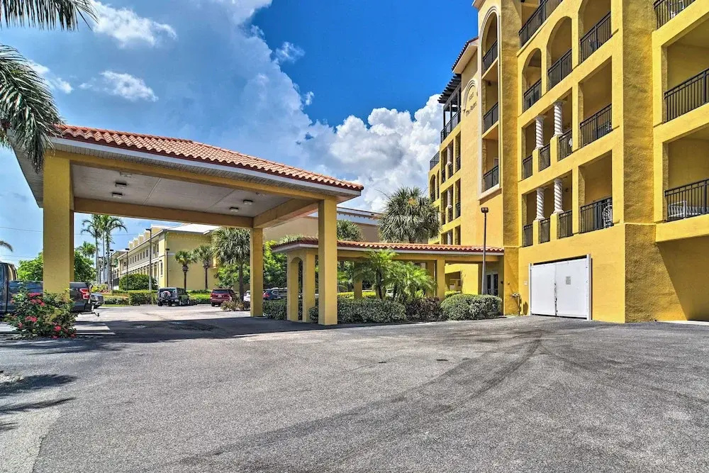 4th-floor Waterfront Condo on Treasure Island!