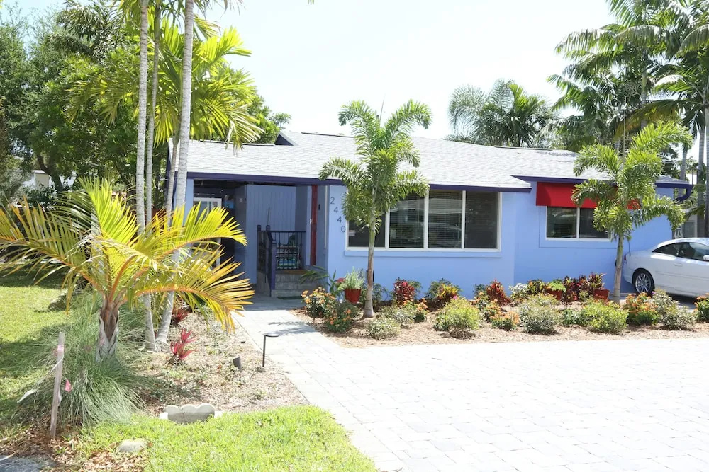 Fantasy Island Inn – Caters to Men