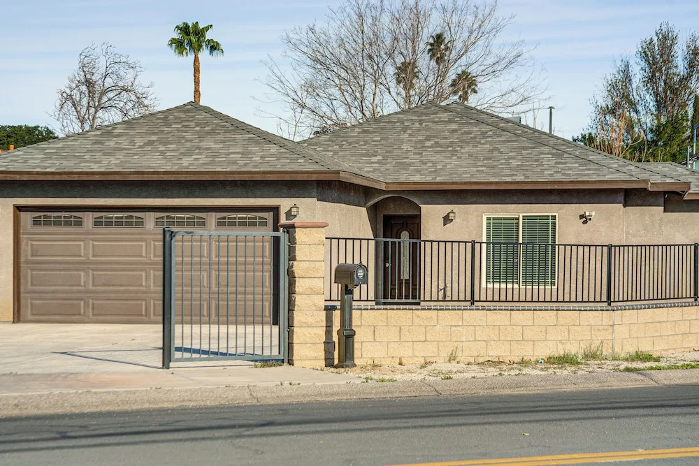 Fully Updated! Prime Riverside Spot Near Dtwn