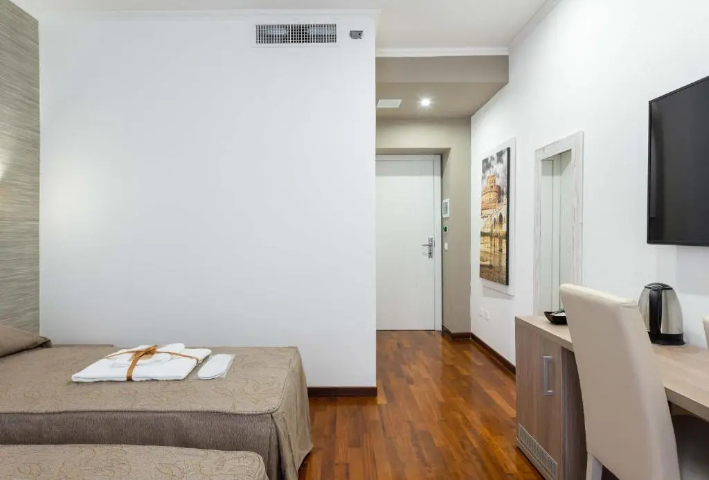 Deluxe Double room (full double bed)