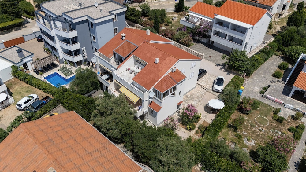 Apartments Krneta