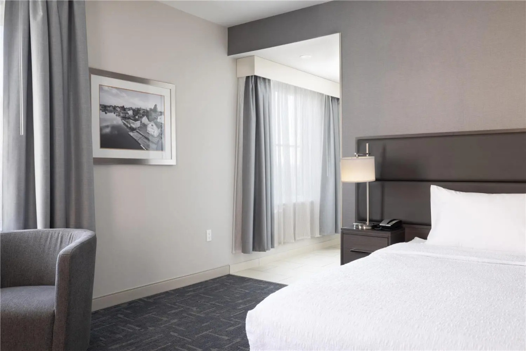 Hampton Inn & Suites Portsmouth Downtown - Chambres
