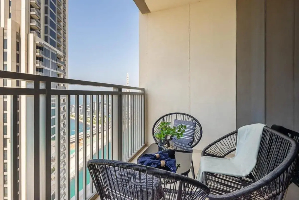 Frank Porter - 5242 Emaar T1