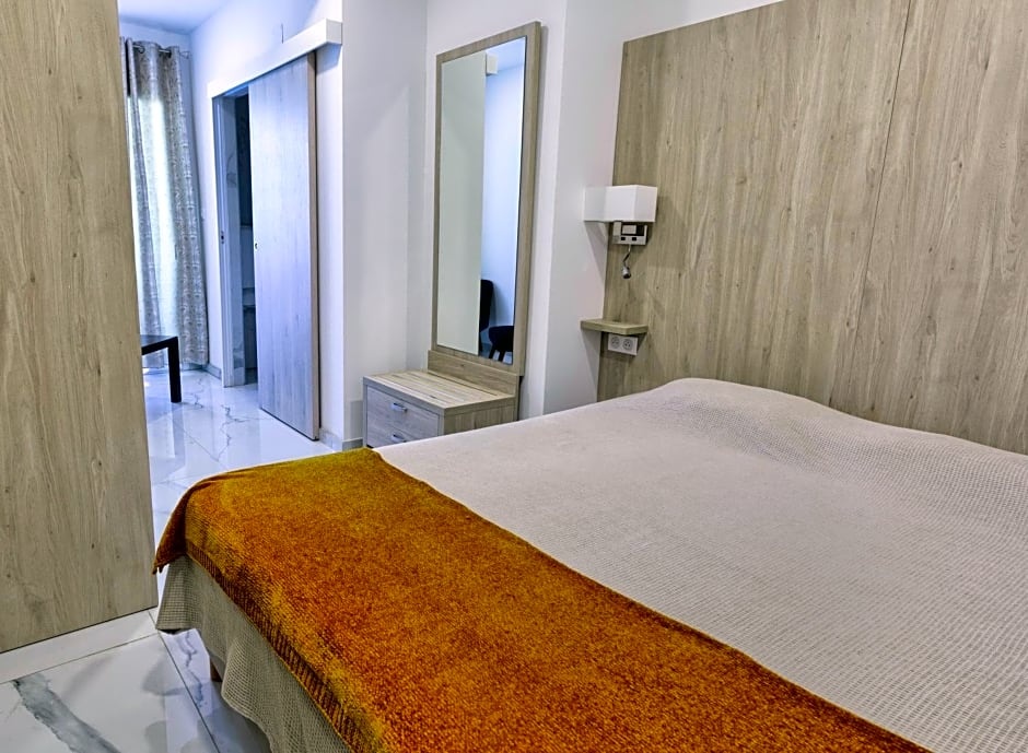 Standard Double room with garden view (full double bed)