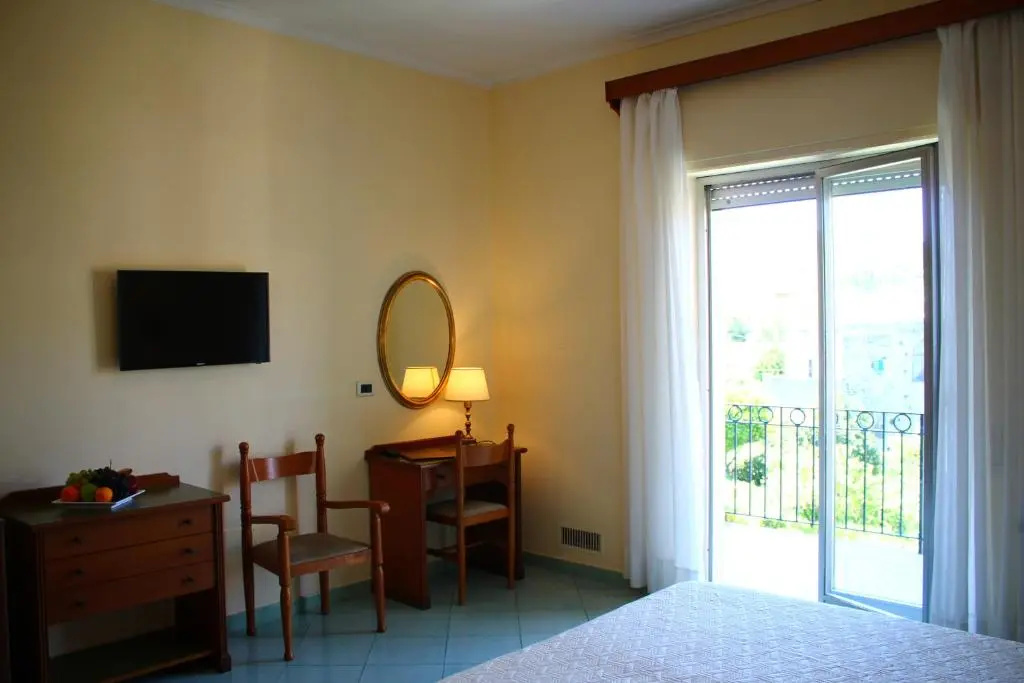 Standard Double room with garden view (full double bed)