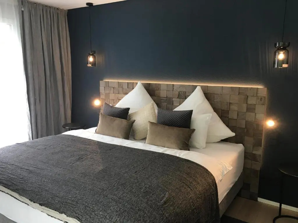 豪華雙人房，設有露台及大床