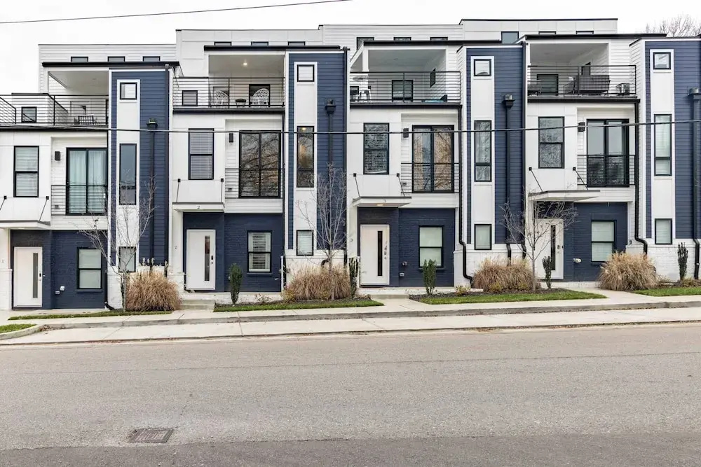 Monty by Avantstay 4bdr 4ba, Balcony w/ Outdoor Seating, 5mins to DT