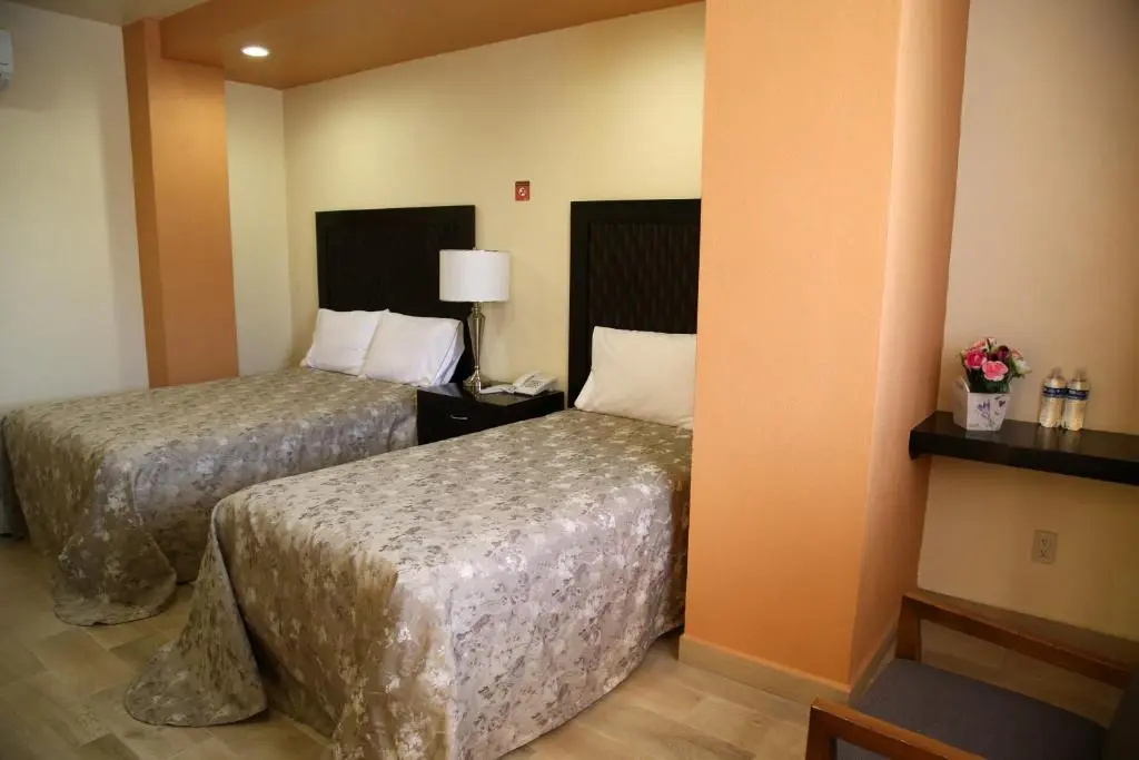 Hotel Plaza Bernal - Chambres