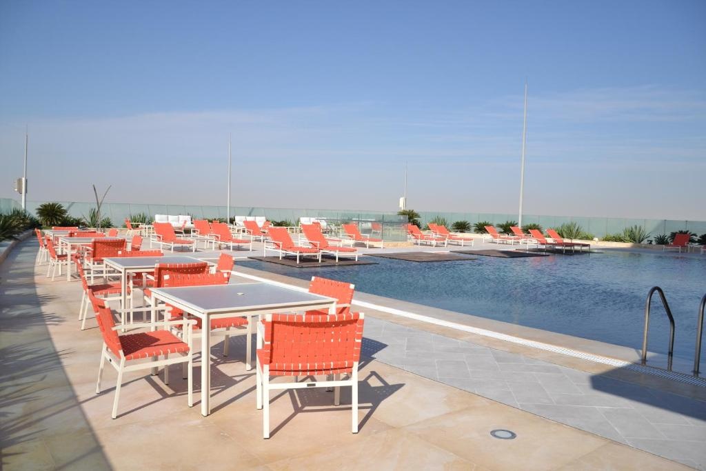 The Bentley Luxury Hotel and Suites - 3