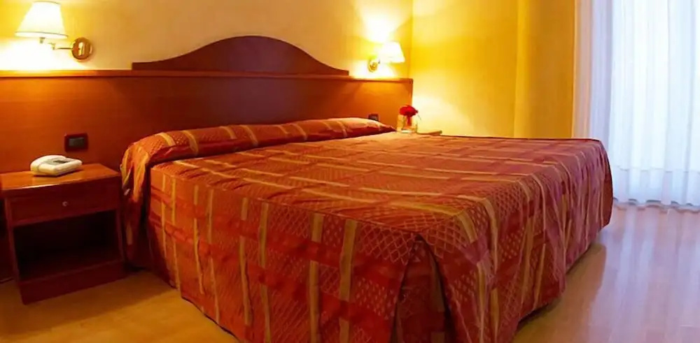Double room (full double bed)