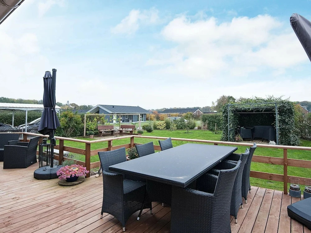 Scenic Holiday Home in Juelsminde Jutland With Garden - фото 2