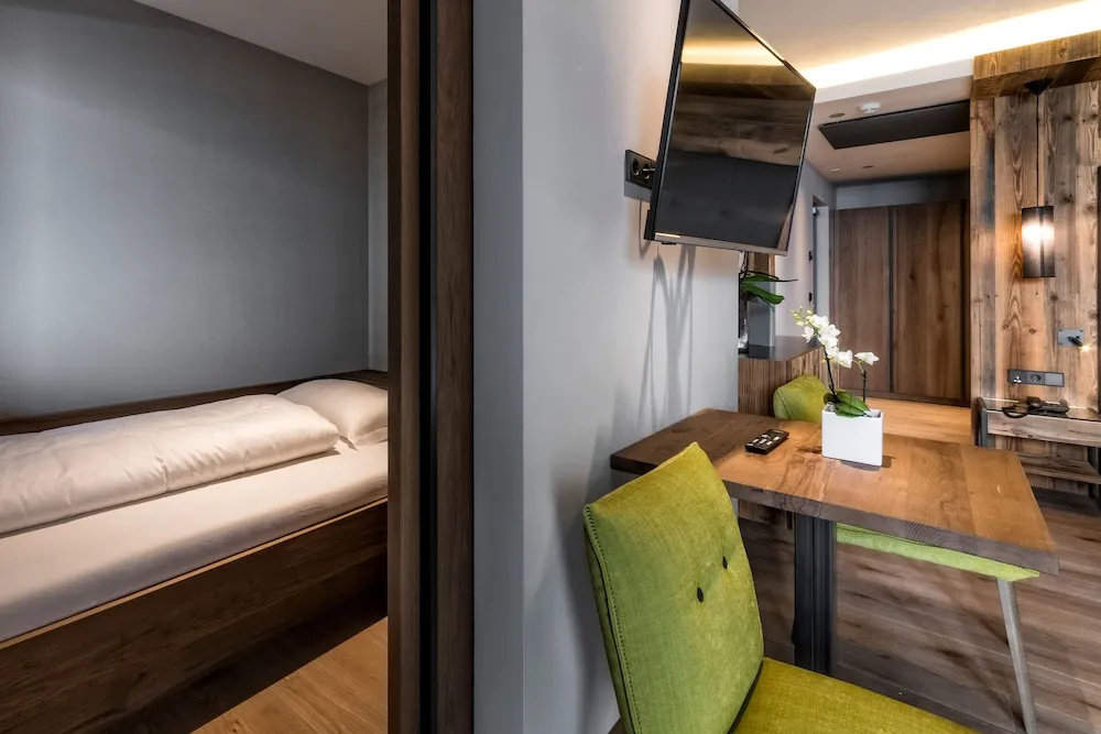 2 Bedrooms Superior Suite with garden view