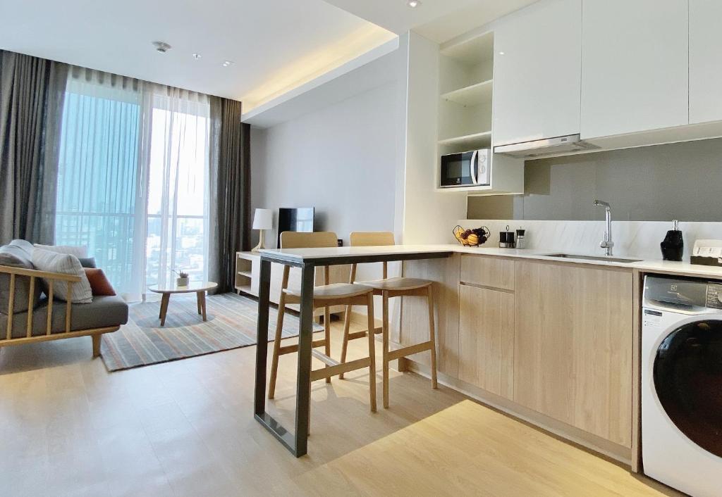 Двухместная студия Deluxe с 2 комнатами 2 отдельные кровати в Oakwood Suites Bangkok