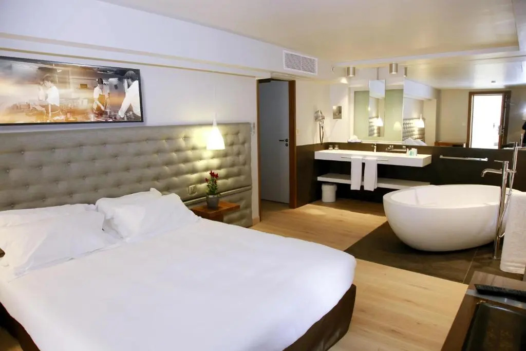 Le Pré du Moulin - Maison Alonso - Hôtel Restaurant - Chambres