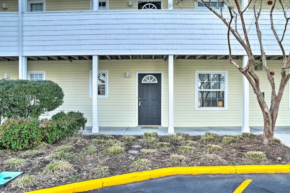 4 Mi to Ocean: Lewes Beach Condo w/ Screened Porch