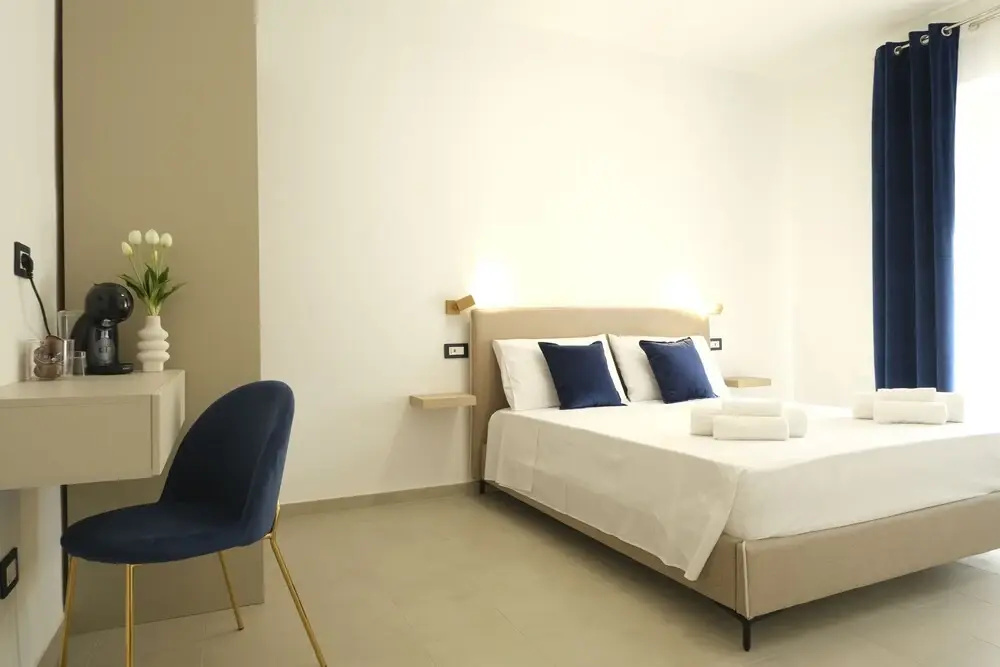 Deluxe Double room with balcony (full double bed)