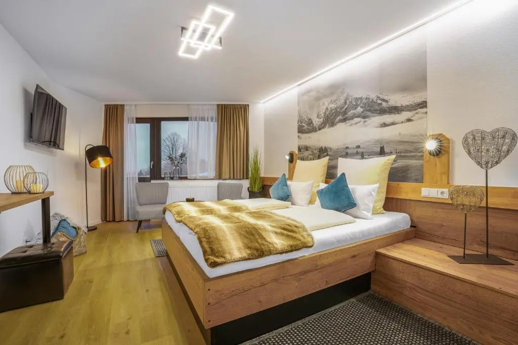 Deluxe Double room with balcony (full double bed)