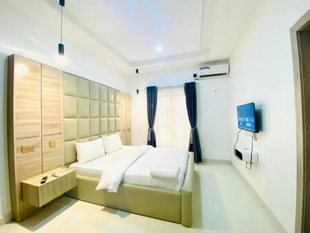 3 bedrooms luxury apartments with pool lekki phase 1