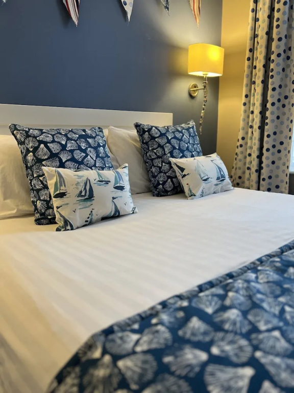 Double Cottage (full double bed)