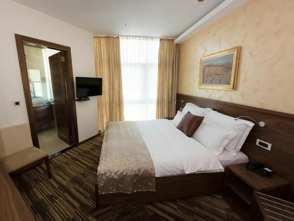 Deluxe Double room (full double bed)