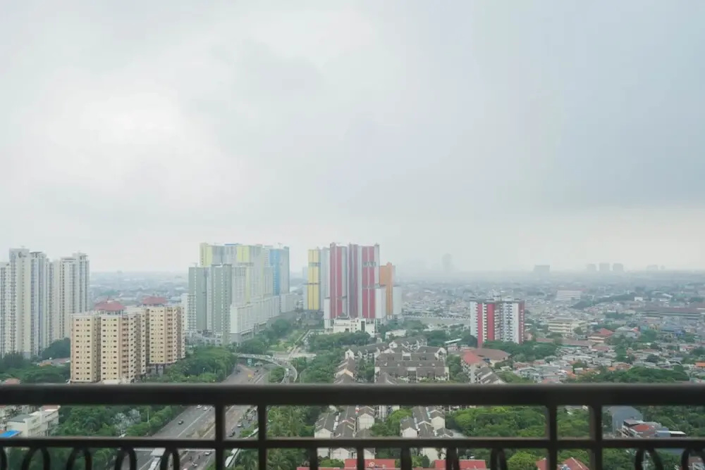 Best Price 3BR Apartment at Mediterania Lagoon Kemayoran By Travelio