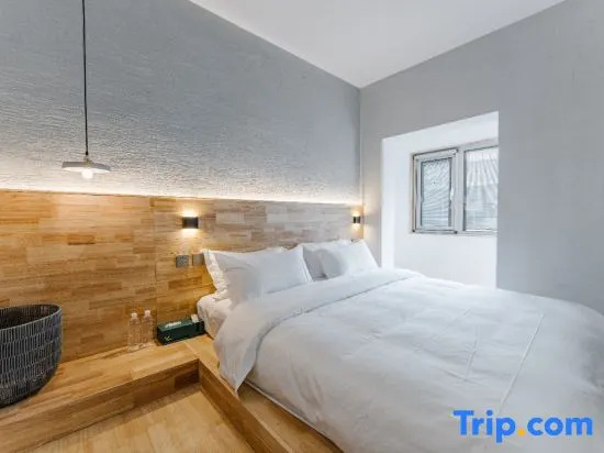 5 Bedrooms Villa