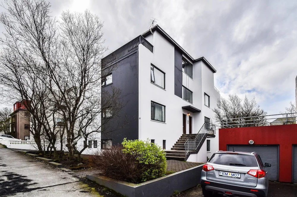Apartment H10
