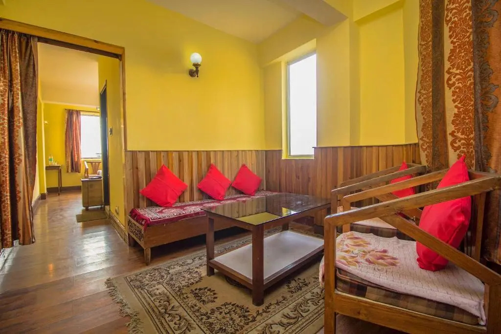 Roma Holiday Inn By OYO Rooms