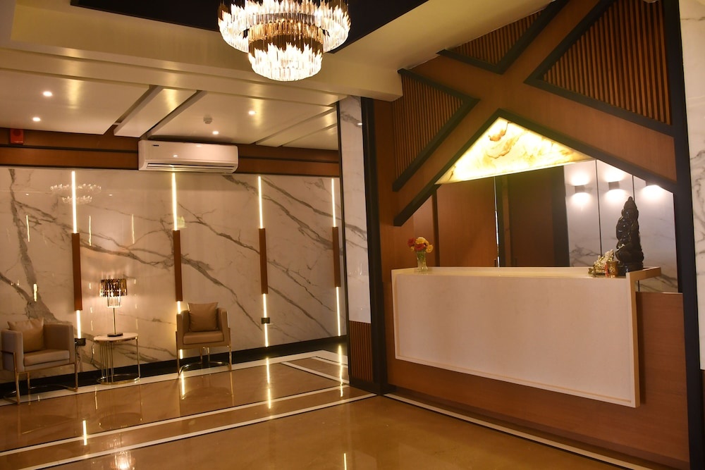 Lobby & Reception