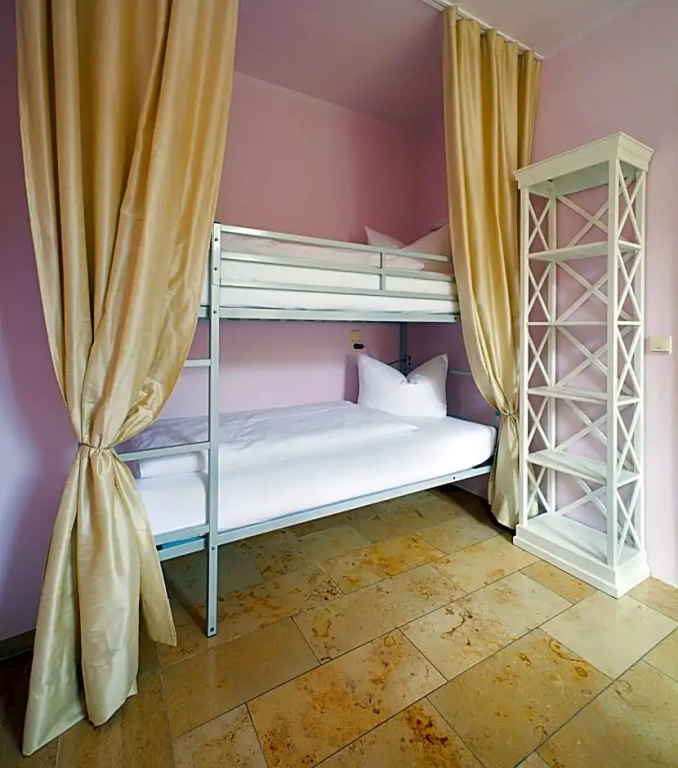 5 Bedrooms Standard room