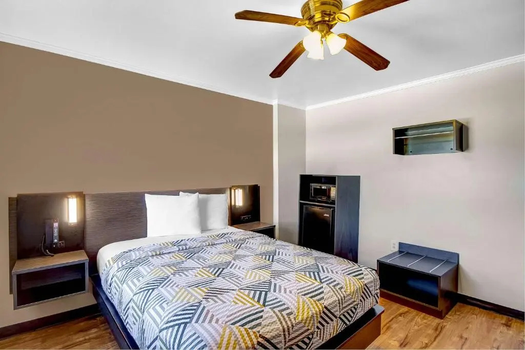 Deluxe Double room (full double bed)