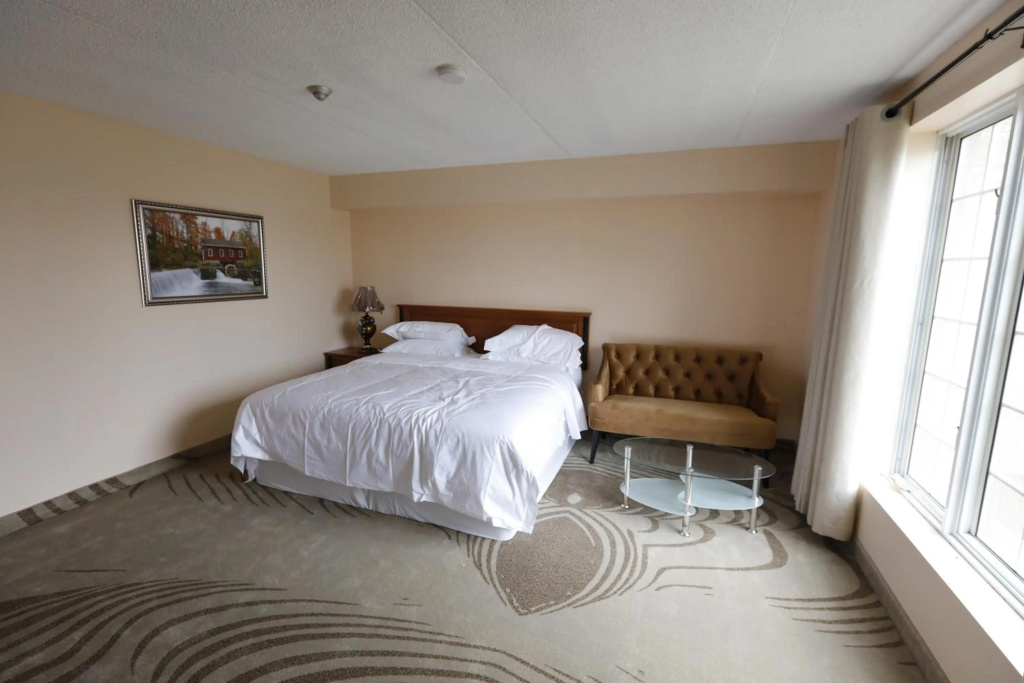 Fullerton Manor Inn — 3
