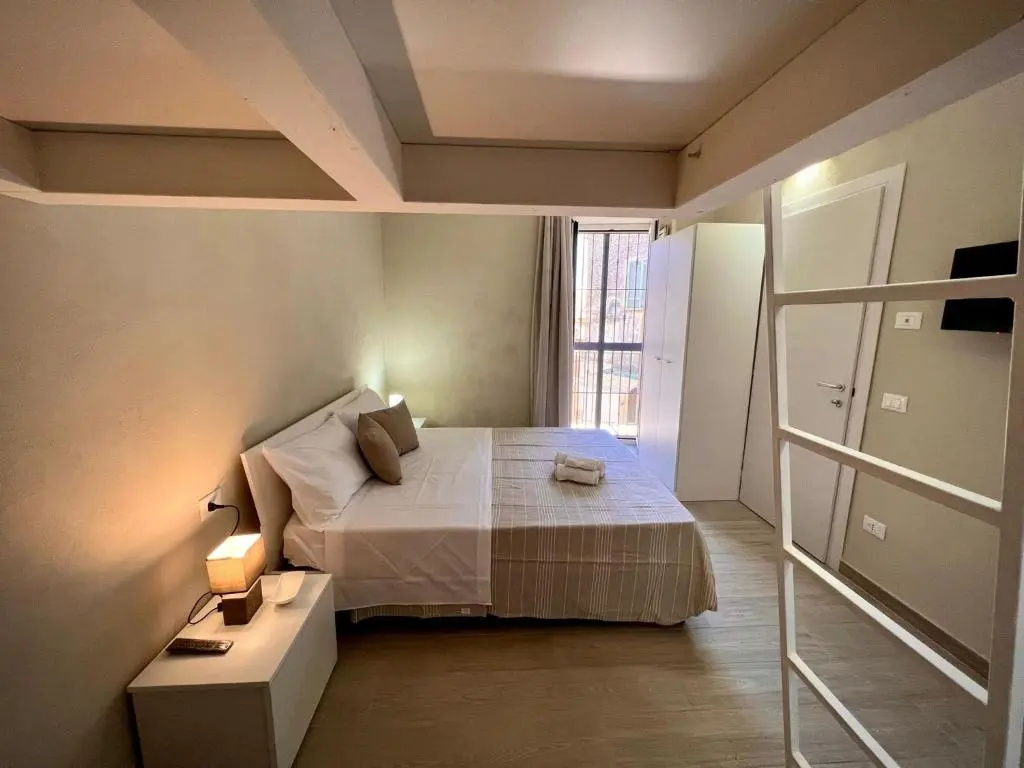 Deluxe Double room (full double bed)