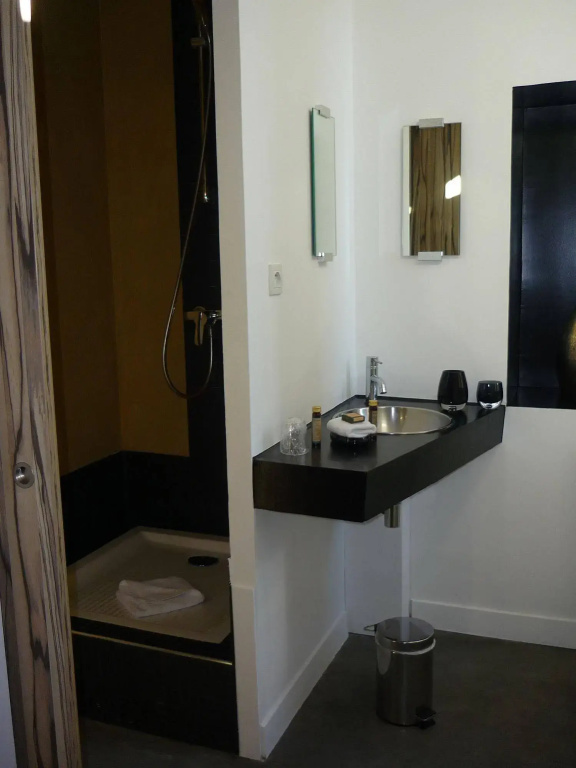 Afficher la photo 8 — Hotel en Ville
