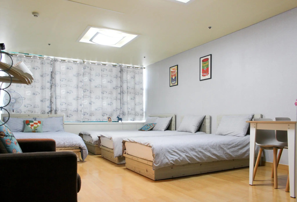 Deluxe Double room (full double bed)