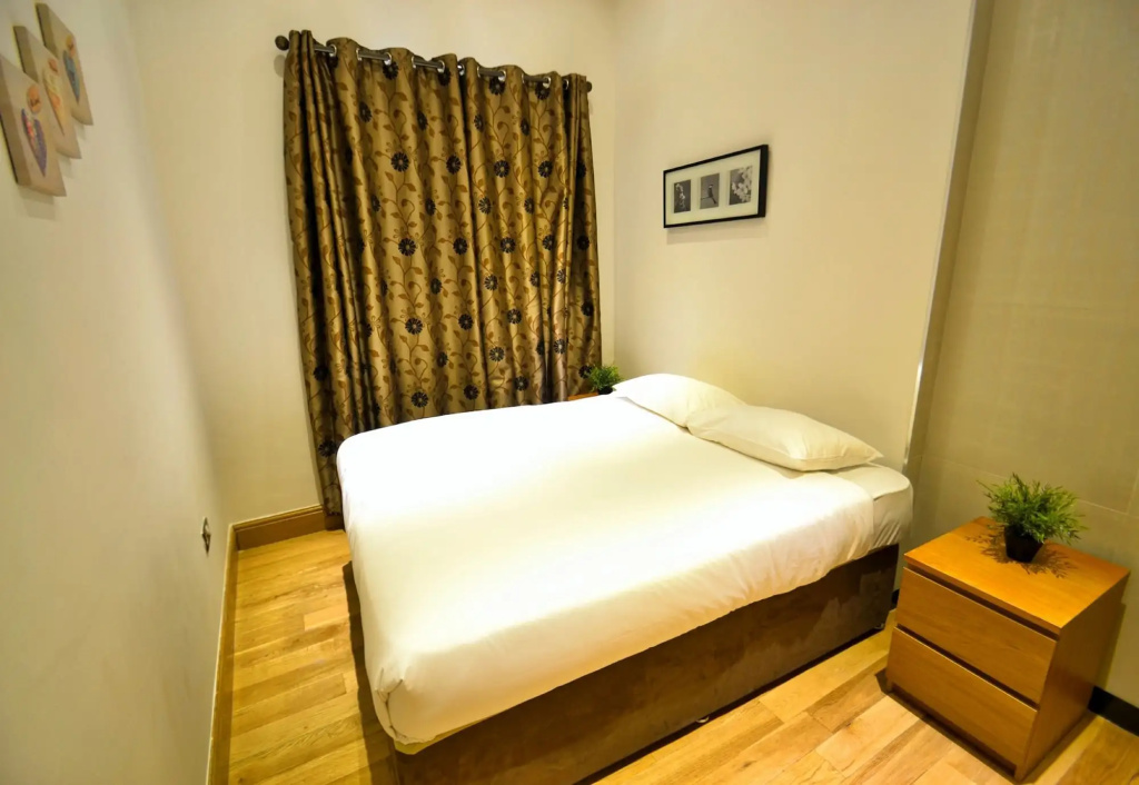 Отель Hyde Park Apartments 8 Craven Hill в Лондоне