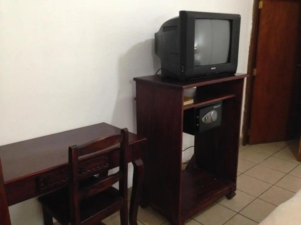 Standard Sextuple Family room