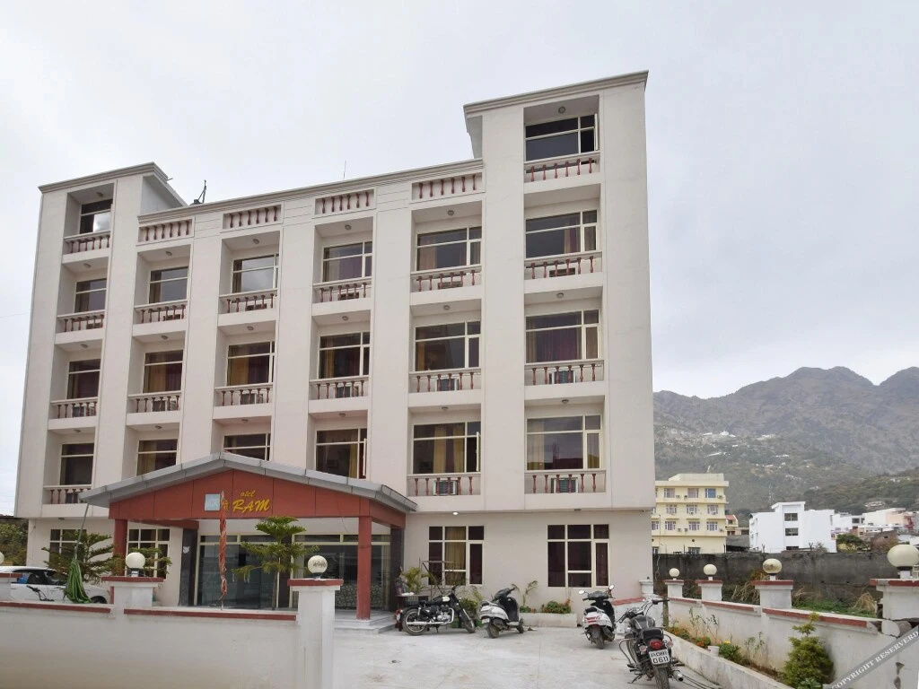Hotel shree palace, katra ,
