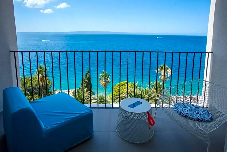Standard room with balcony and with sea view
