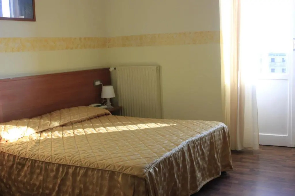 Double room (full double bed)