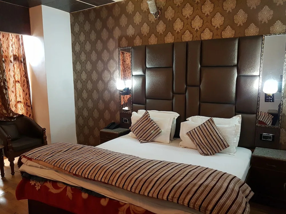Premium Double room (full double bed)
